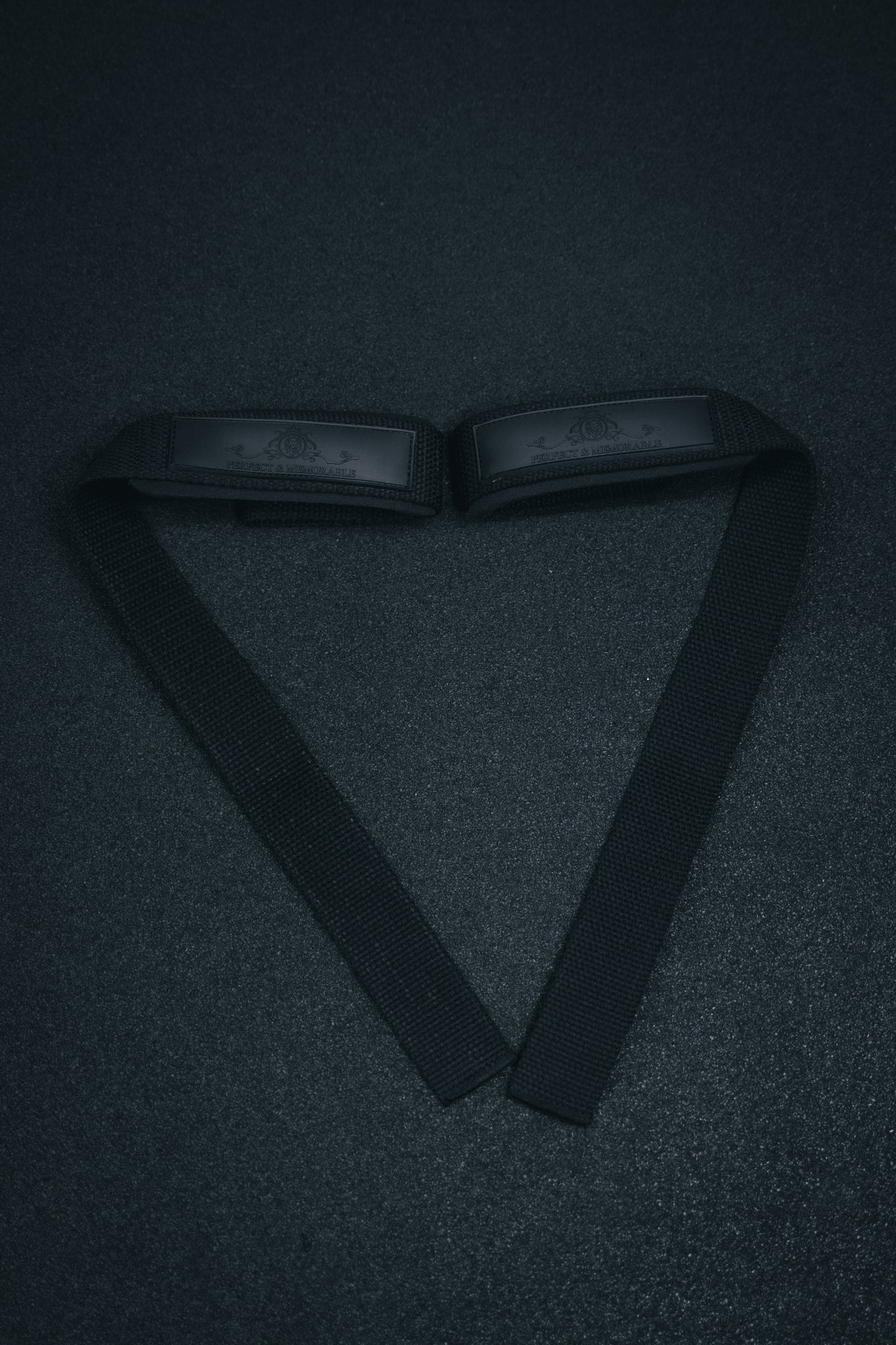P&M | BLACK ''DEDICATION BRINGS PERFECTION'' LIFTING STRAPS